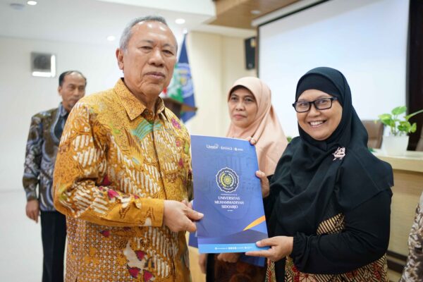 penghargaan umroh dosen dan tendik 2