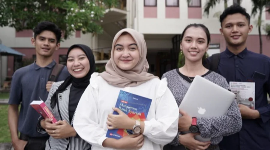 UM Surabaya Masuk Top 3 Peringkat Universitas Swasta Terbaik Se-Surabaya Versi UniRank 2023