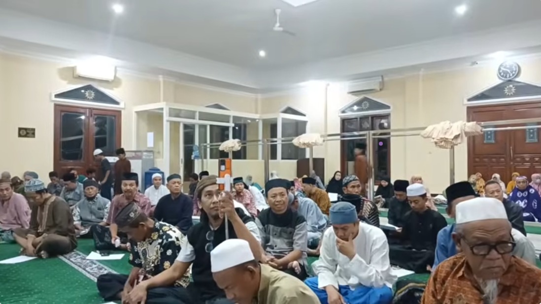 Hidupkan Sunnah yang Terlupakan, Masjid Remaja Salurkan Sedekah Subuh dan Uang Saku Anak