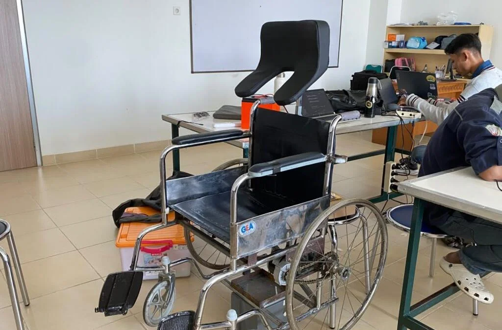 Mahasiswa UMY Kembangkan Kursi Roda yang Bisa Dikendalikan dengan Gerakan Mata